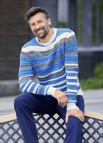 Gestreifter Rundhalspullover mit Strukturdessin 