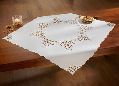 Tischdecke mit aufwendigen Stickereien 