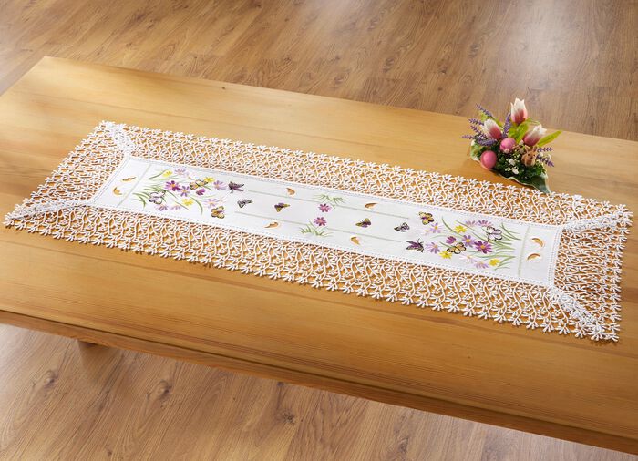 Tisch- und Raumdekoration mit Spitzenborte 