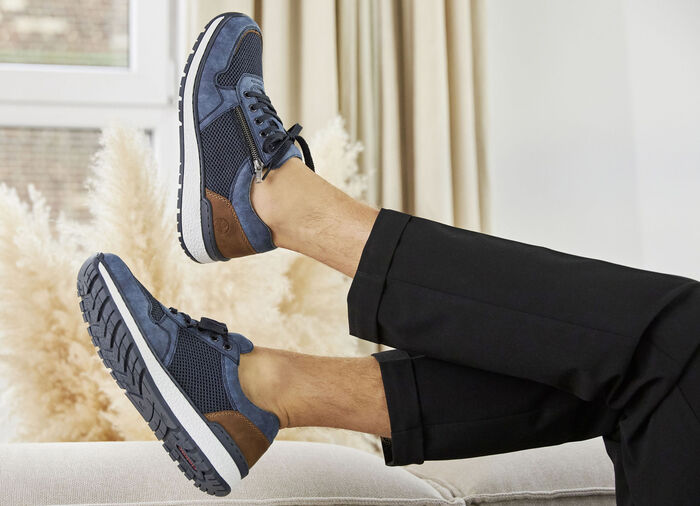 Rieker, bequeme Herren-Sneaker, Weite H, mit herausnehmbarem Fußbett BLAU-BRAUN