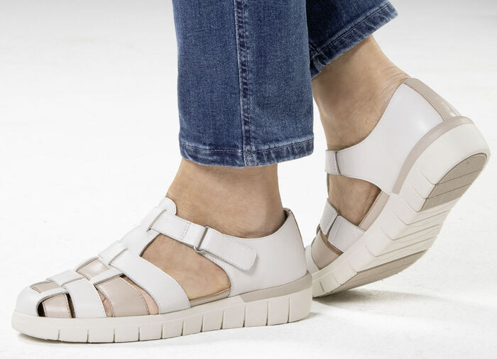 ELENA EDEN Slipper mit luftigen Durchbrüchen ECRU-BEIGE
