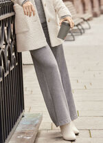 Hose mit modisch weitem Beinverlauf 