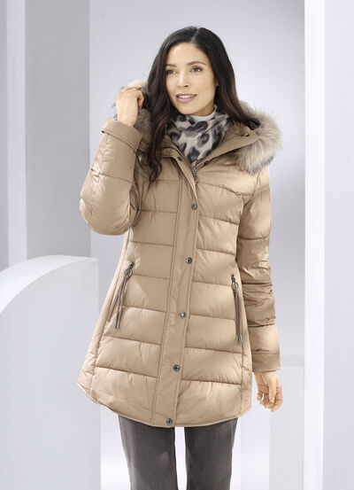 Funktionsjacke mit figurfreundlicher Längssteppung seitlich 