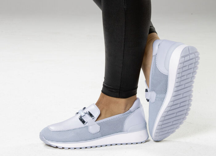 Caprice Slipper mit Zierspange PASTELLBLEU