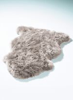 Vorleger aus echtem Lammfell in Tierform 