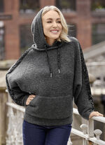 Pullover mit Kapuze und in Fledermausform 