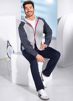 Freizeitanzug mit Kapuze 