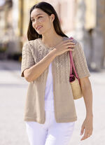 Strickjacke mit Zopfdessin 