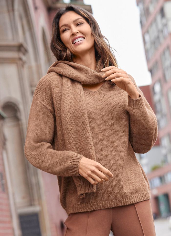 Pullover mit Schal und in flauschiger Kuschelqualit&auml;t 