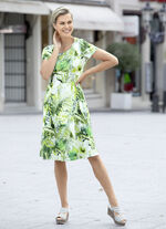 Kleid in schwingender Schlupfform