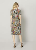 Kleid mit abstraktem Druck 