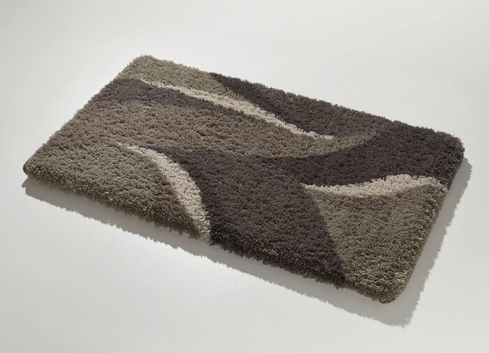 Badgarnitur mit rutschhemmend beschichteter R&uuml;ckseite 