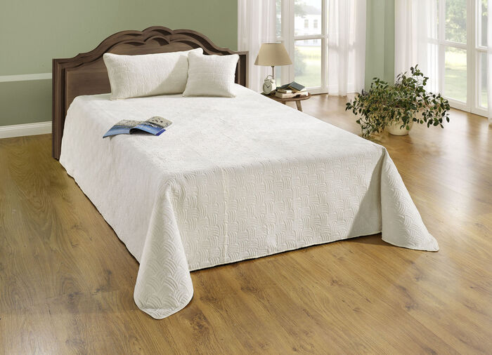 Wunderbar weiche Tagesdecke in Samtoptik und Kissenbezüge CREME