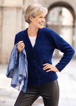 Strickjacke in flauschiger Boucl&eacute;qualit&auml;t 