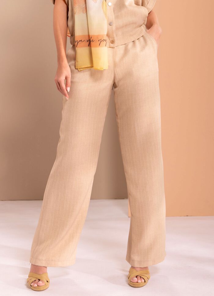 Hose in ausgestellter Form 