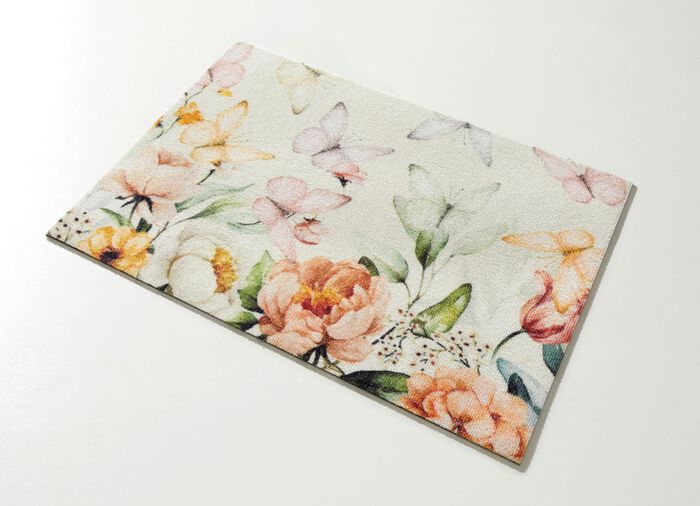 Ansprechende Fu&szlig;matte mit Bl&uuml;ten und Schmetterlinge 