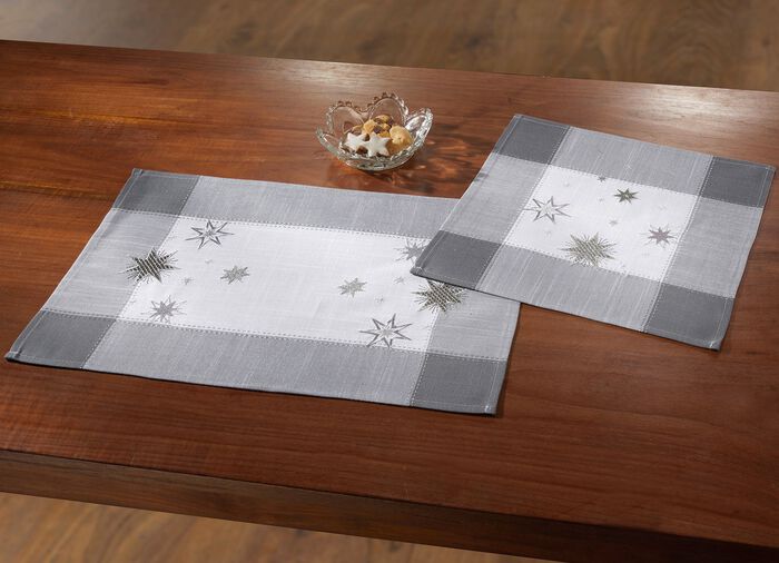 Tisch- und Raumdekoration mit Sternendessin 