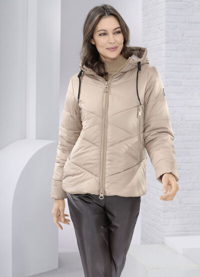 Jacke mit fester Kapuze 