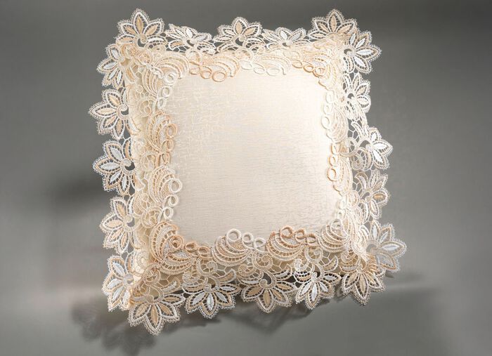 Elegante Raumdekoration mit 2-farbiger Makramee-Spitze CREME