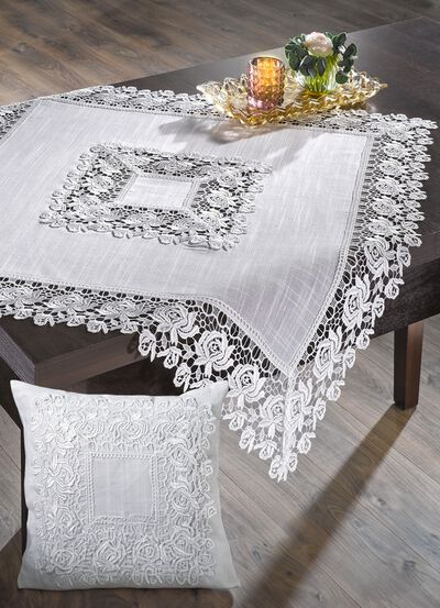 Tisch- und Raumdekoration mit Spitzenborte 