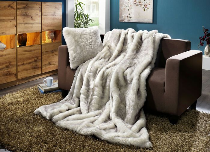 Wohn-Accessoires aus naturgetreuem Langhaar-Webpelz 