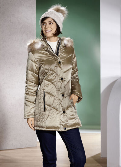 Jacke mit figurschmeichelnder Längssteppung seitlich 