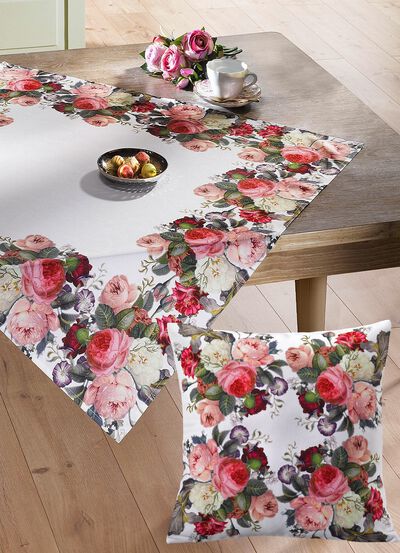 Mit gro&szlig;er Sorgfalt gearbeitete Tisch- und Raumdekoration 