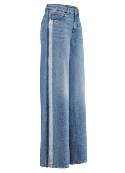 Sportive Jeans mit modisch weitem Beinverlauf 