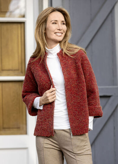 Strickjacke aus Bouclégarn 