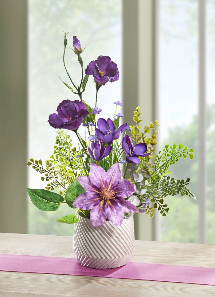 Lysianthus-/Clematis-Arrangement in wei&szlig;em Keramiktopf 
