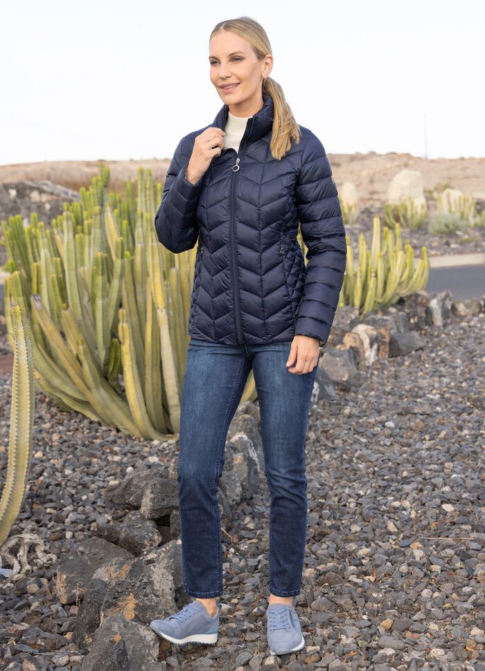 Daunenjacke mit nahtfeinen Rei&szlig;verschlusstaschen 