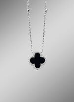 Zauberhafte Kleeblatt-Halskette aus Silber 