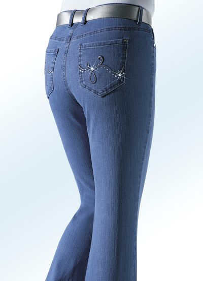 Jeans verziert mit funkelnden Strasssteinen 