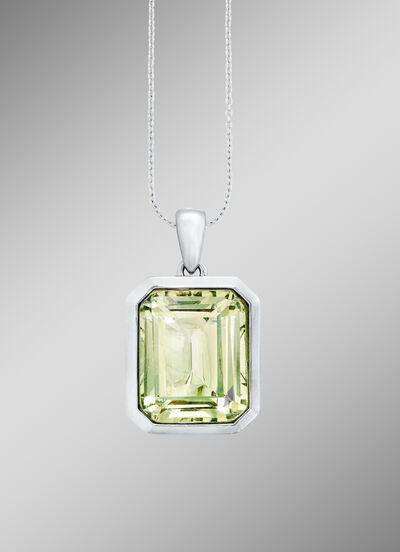 Effektvoller Anhänger mit echt grünem Amethyst 